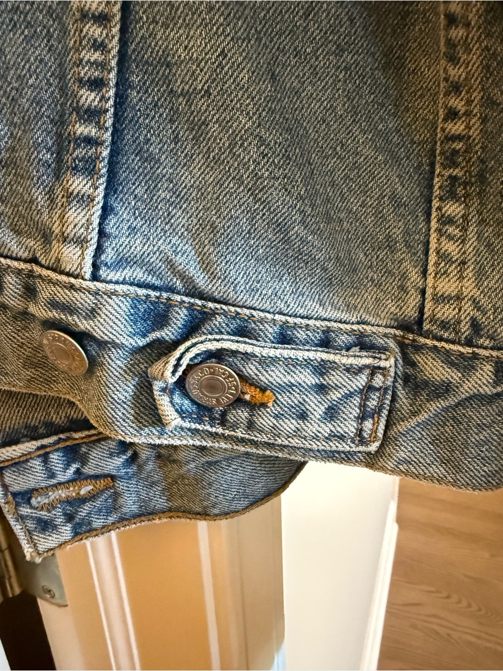Levi's Light Blue Denim Trucker Jacket - Picture 7 of 7
